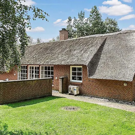 5 Star Holiday Home In Vaeggerlose * Bøtø By